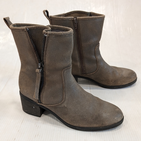 CLARKS Collection Nevella Devon Women's taupe suede zip ankle booties size 10 - Picture 9 of 15